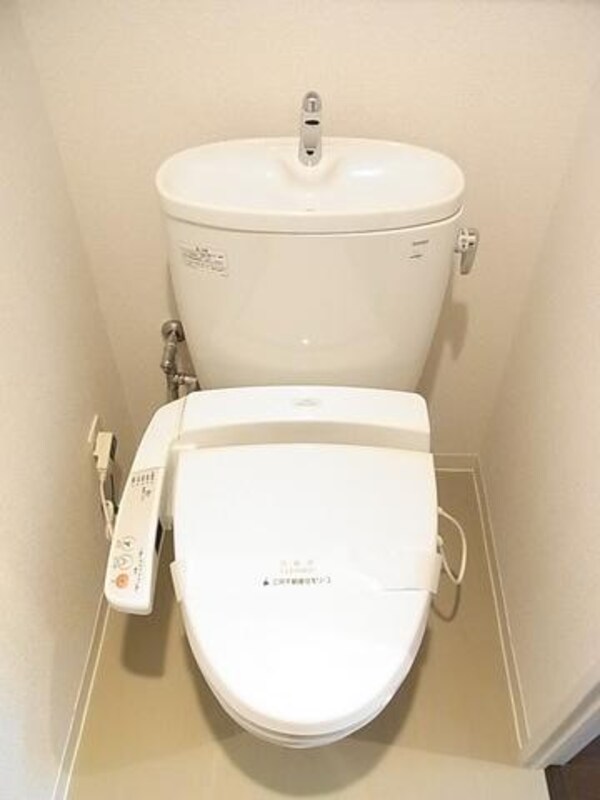 トイレ(清潔感ある水まわり)