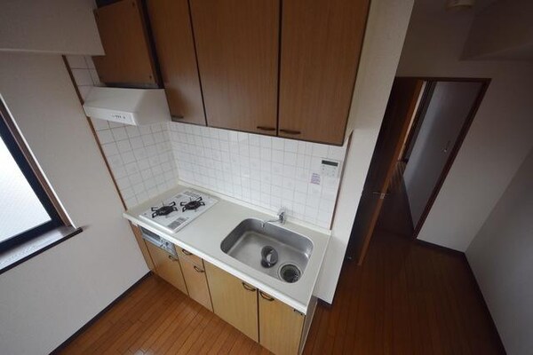 キッチン(※別部屋同タイプの写真。現況と異なる場合もあります。。)