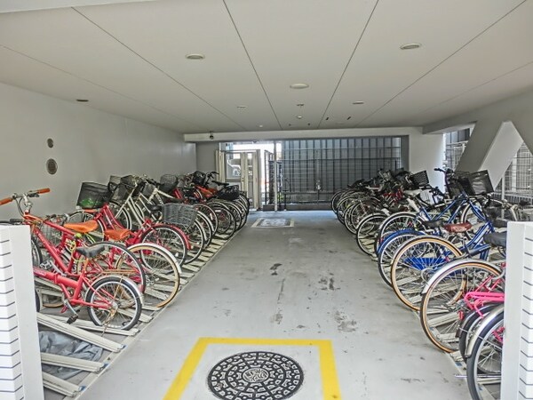 その他(屋内駐輪場)