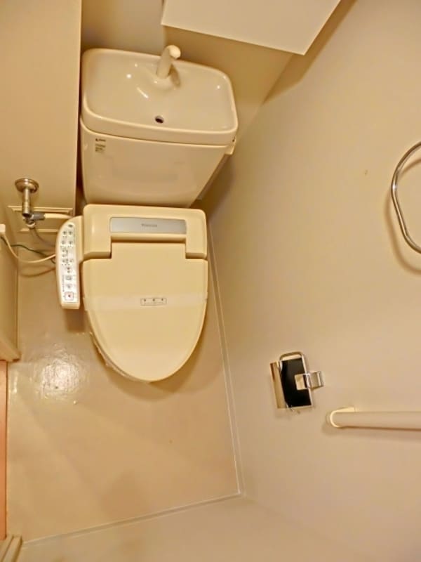 トイレ(ウォシュレット機能付き)