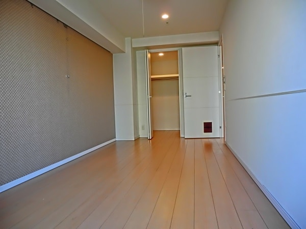 寝室(7.8帖の広いお部屋)