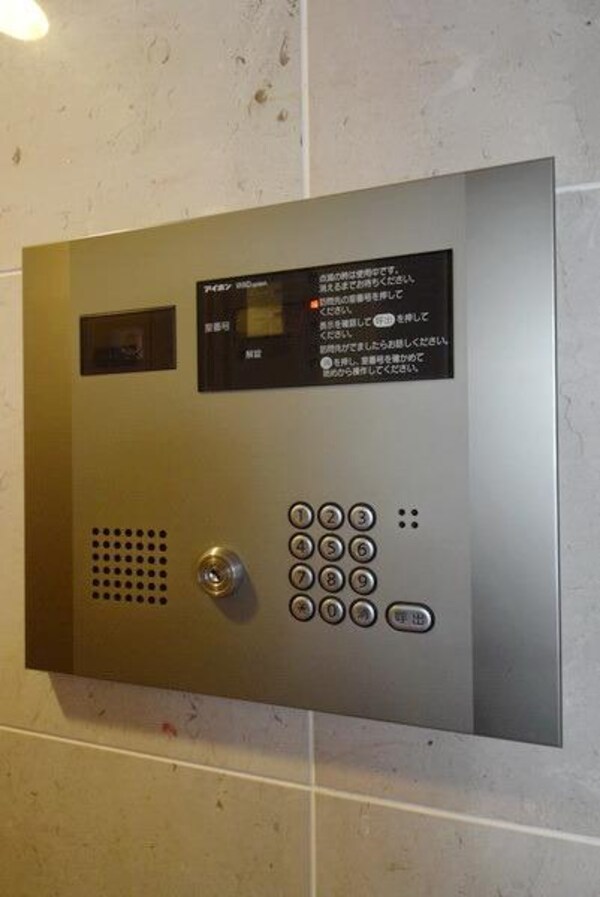 共有部分(オートロック完備)