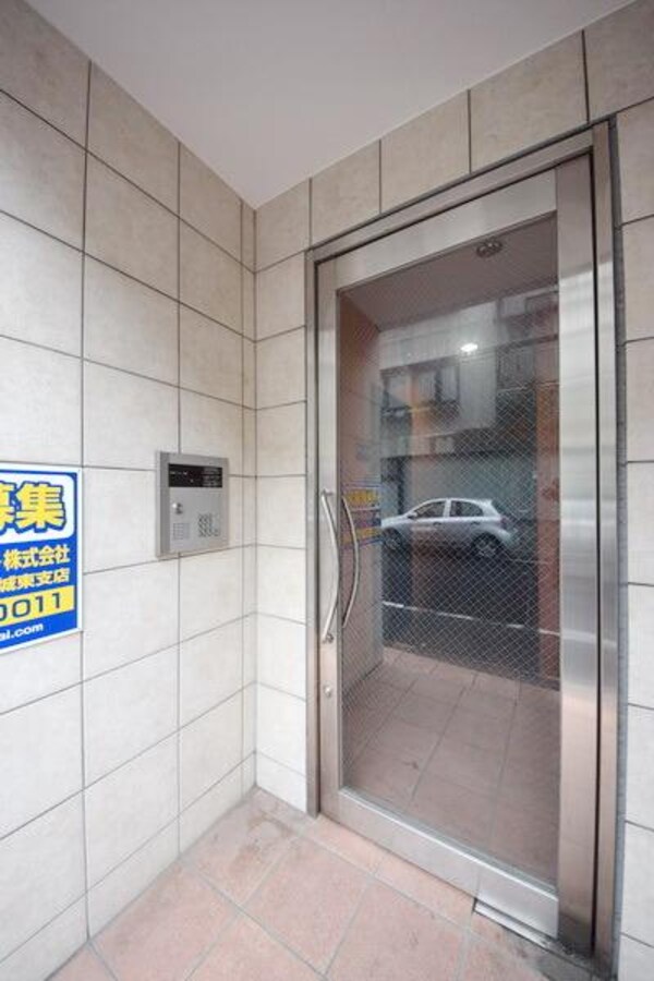 共有部分(オートロック完備)