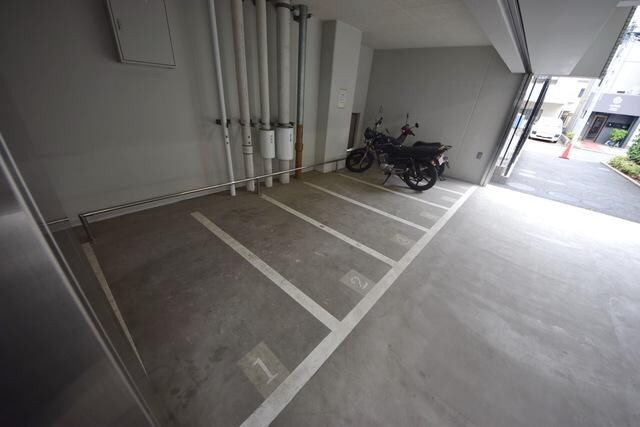 物件内観写真9　(バイク置き場)