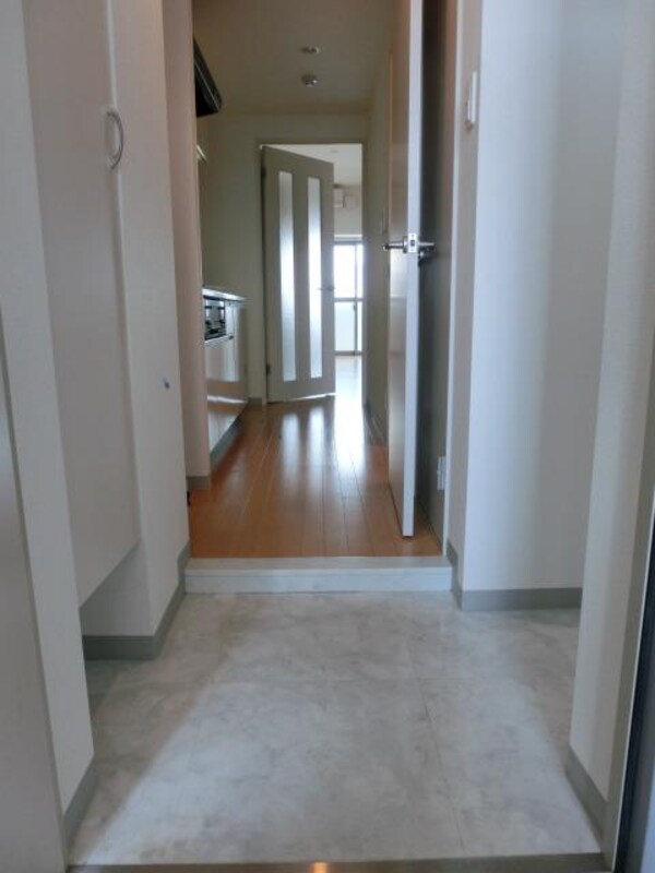 玄関(トールタイプのシューズBOX有)