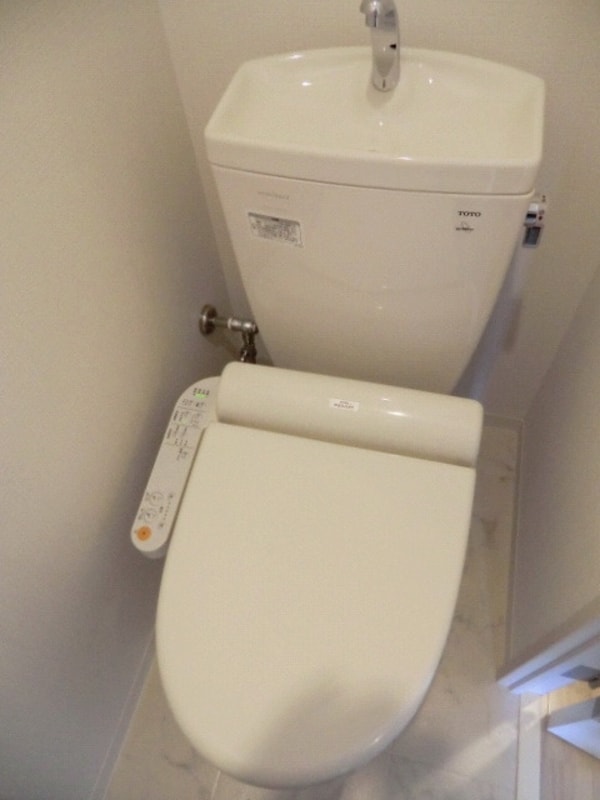 トイレ(ウォシュレット完備)