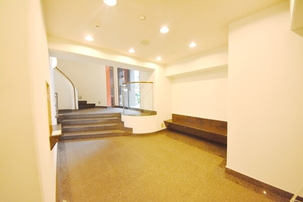 エントランス(お問合せは(株)タウンハウジング東京へ)