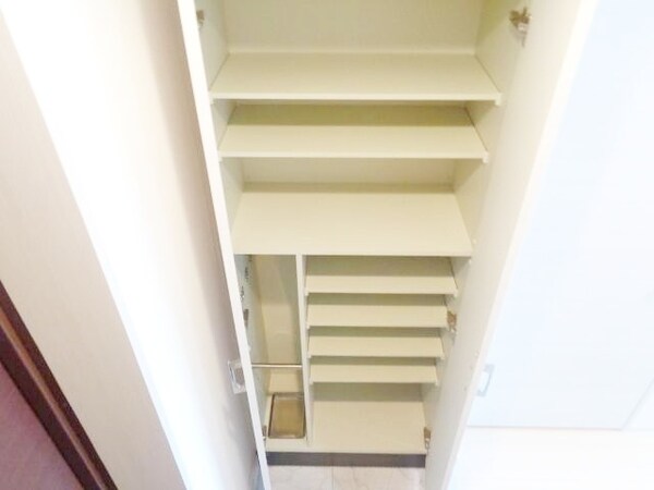 設備(シューズボックス)