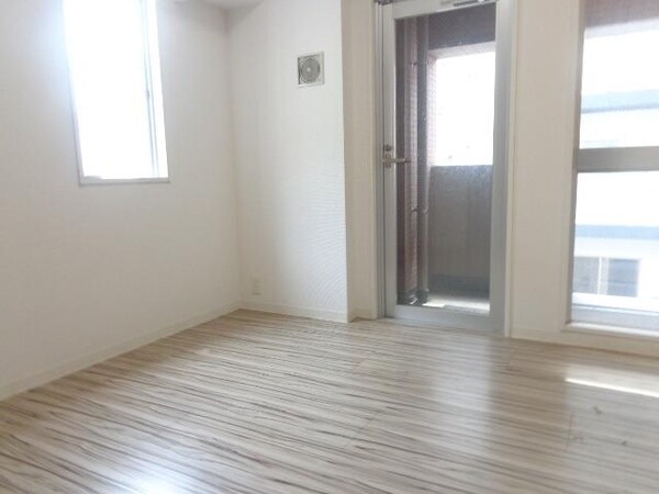 リビング・居室(おしゃれなフローリング色)