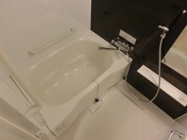 バス／シャワールーム等(追い焚きバス　浴室乾燥機付き)