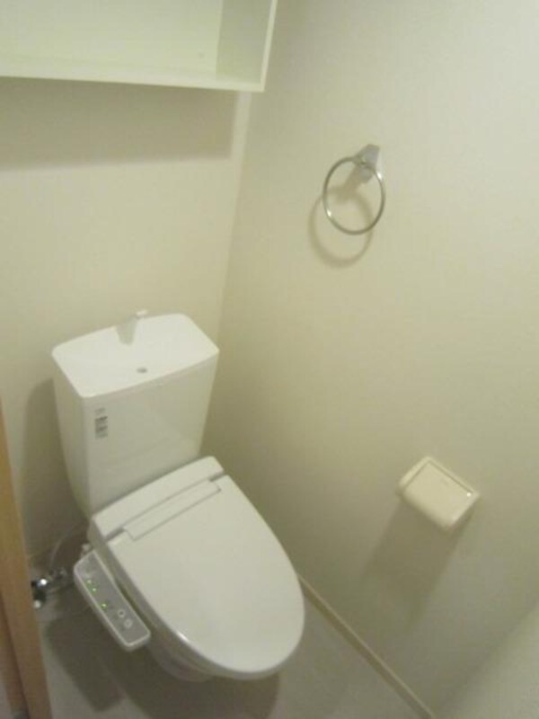 トイレ(ウォッシュレット・棚完備です。)