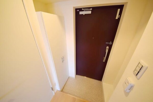 玄関(シューズＢＯＸ完備です)