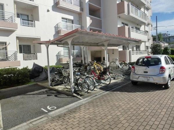 共有部分(屋根付き駐輪場)