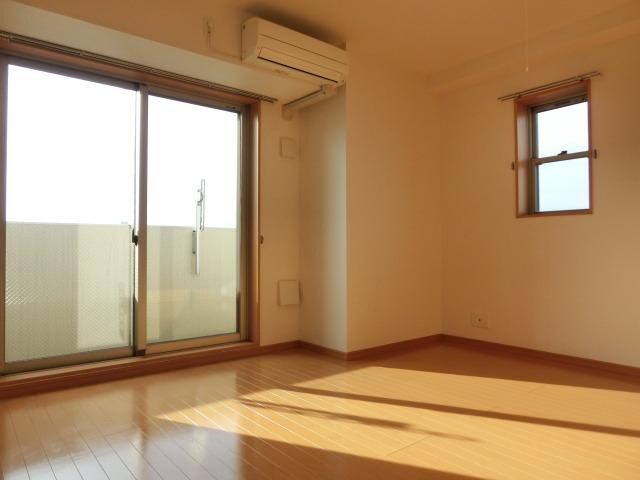 リビング・居室(2面採光の洋室です)