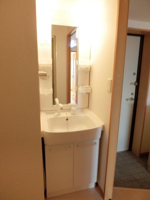 洗面(忙しい朝に嬉しいシャンプードレッサーです)