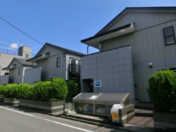 外観(住宅地に建つ綺麗なアパートです。)