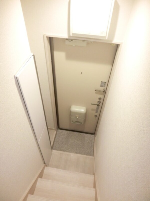 玄関(シューズボックス付です)