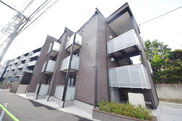 外観(閑静な住宅街にある鉄骨造のマンションです)