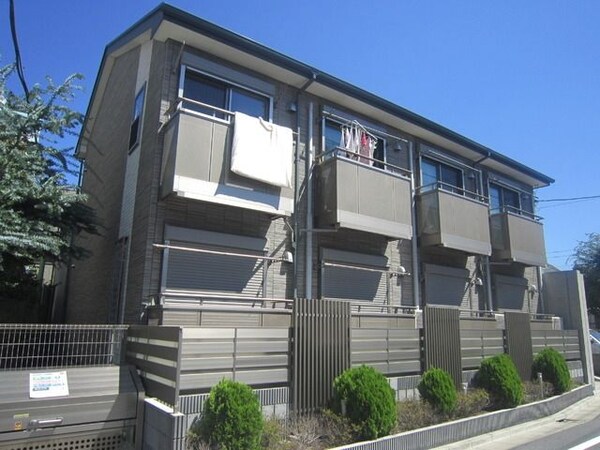 外観(２０１１年築、駅徒歩１４分)
