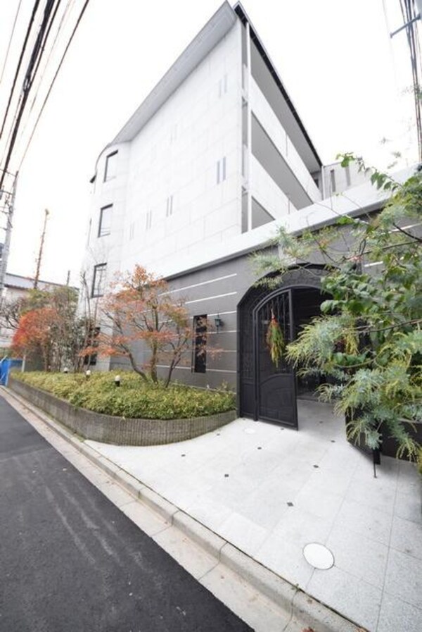 外観(都内にも近い市川駅徒歩5分)