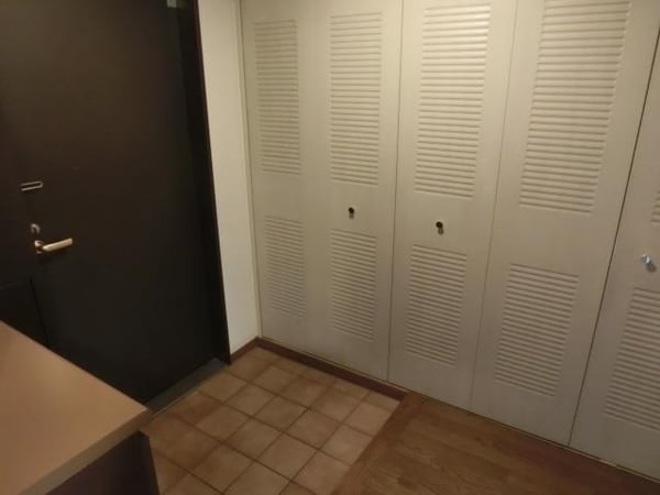 玄関(下駄箱完備の玄関)