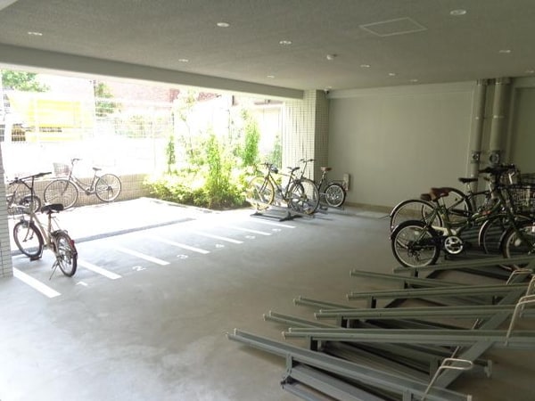 共有部分(駐輪場・バイク置場)