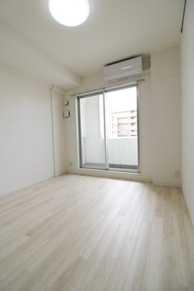 物件内観写真2　(リビング/居室)