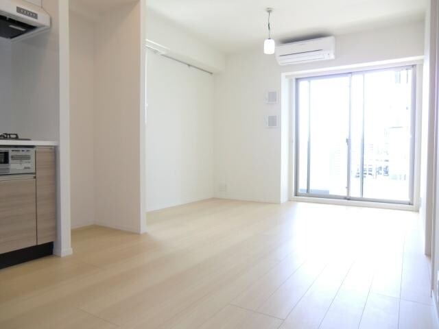 物件内観写真4　(★明るいリビングスペース★)