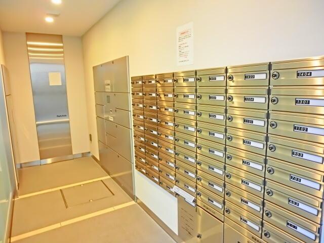 物件内観写真14　(便利な宅配ＢＯＸも完備です)