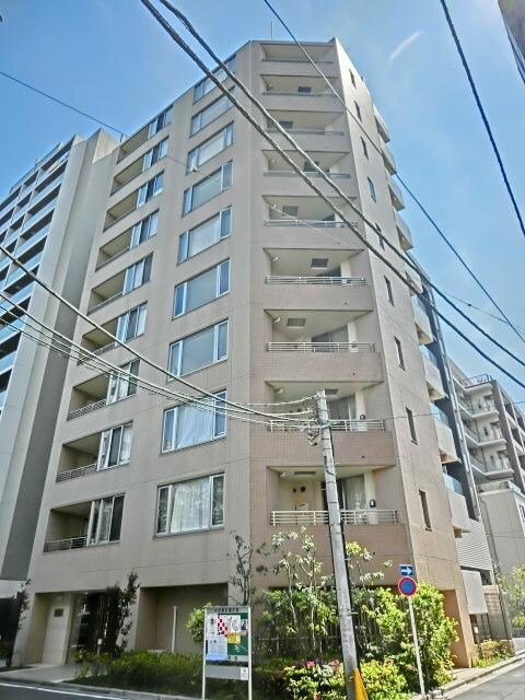 物件外観写真1　(☆重厚感ある外観☆)