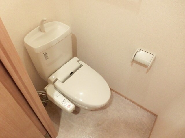 物件内観写真12　(温水洗浄便座付です)