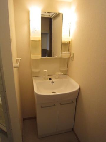 物件内観写真9　(収納スペース御座います)