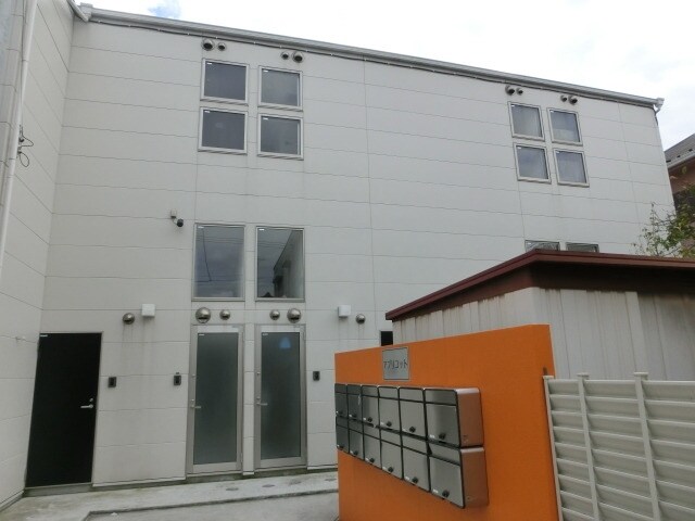 物件外観写真1　(デザイナーズアパートです。)