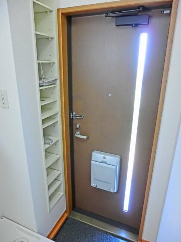 玄関(★シューズＢＯＸ付玄関スペース★)