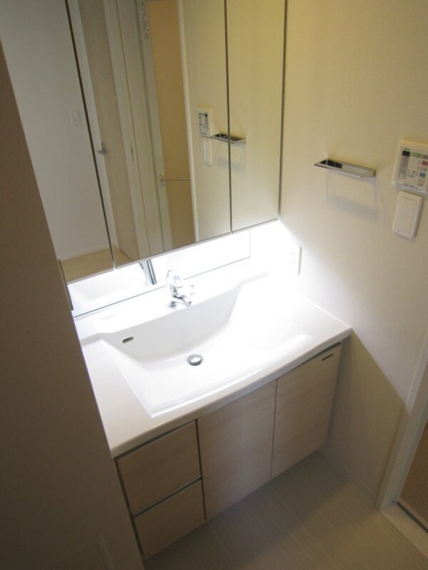 洗面(３面鏡の洗面台)