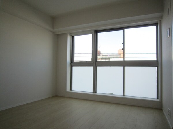 その他室内・内装(窓の大きい洋室)