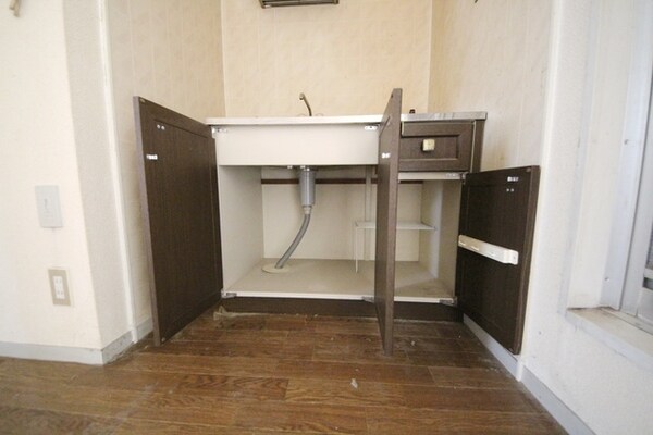 設備(収納(キッチン下))