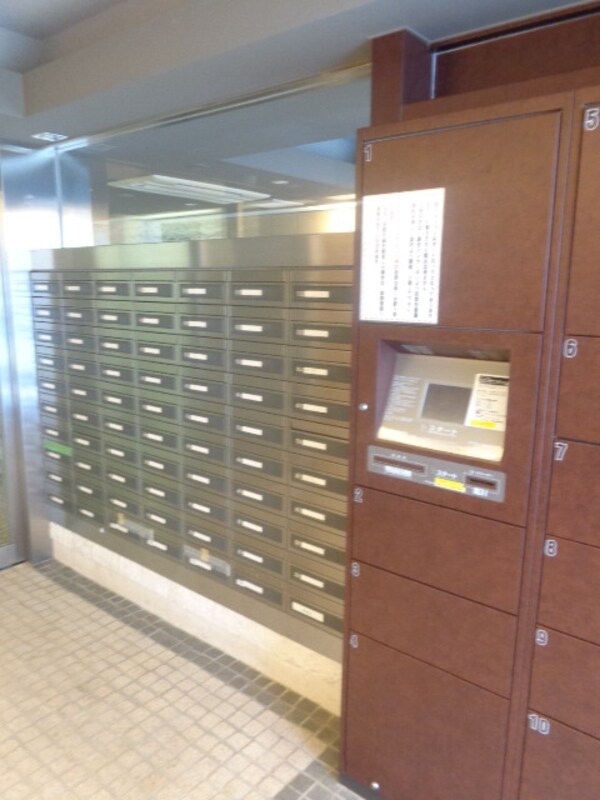 共有部分(メールボックス、オートロック付き)