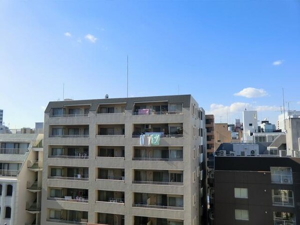 眺望(バルコニーからの青い空)