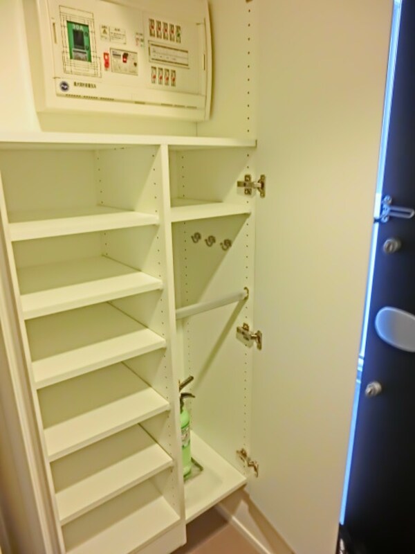 玄関(★大容量シューズＢＯＸです★)