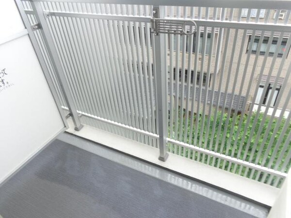 バルコニー(日差しが差し込むバルコニー)