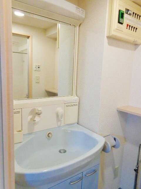 物件内観写真3　(独立洗面台)