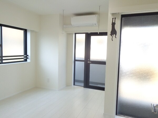 リビング・居室(角部屋2面採光・明るい居室)