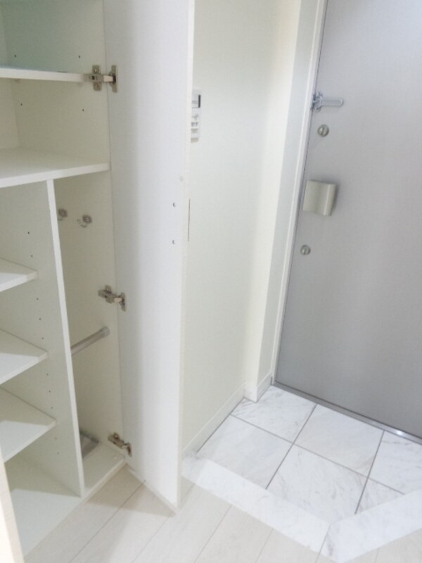 玄関(シューズBOX付き)