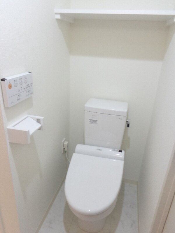 トイレ(温水洗浄便座付きトイレ)