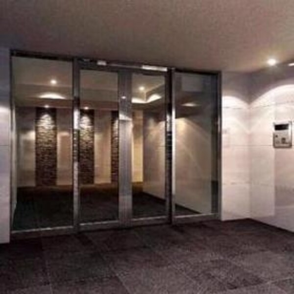 エントランス(★分譲ならではのエントランスロビー★)