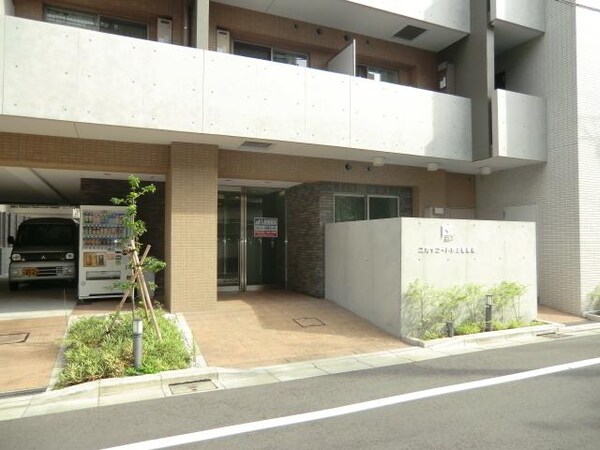 庭(高級感溢れるエントランス)