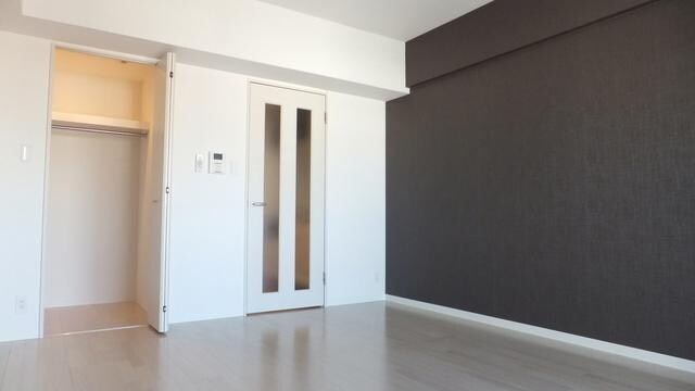 その他室内・内装(お洒落なアクセントクロスの居室)