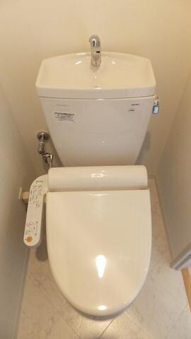 トイレ(トイレ（ウォシュレット付き）)