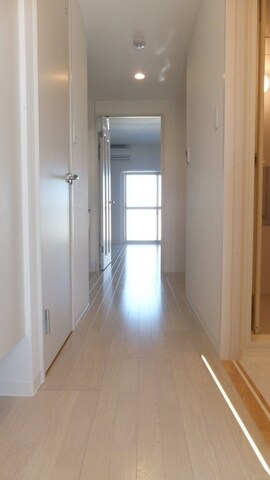 玄関(明るい玄関ホール)